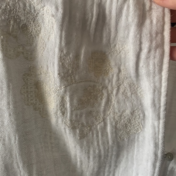 Zara’s blouse with flowers embroidery - Picture 5 of 6